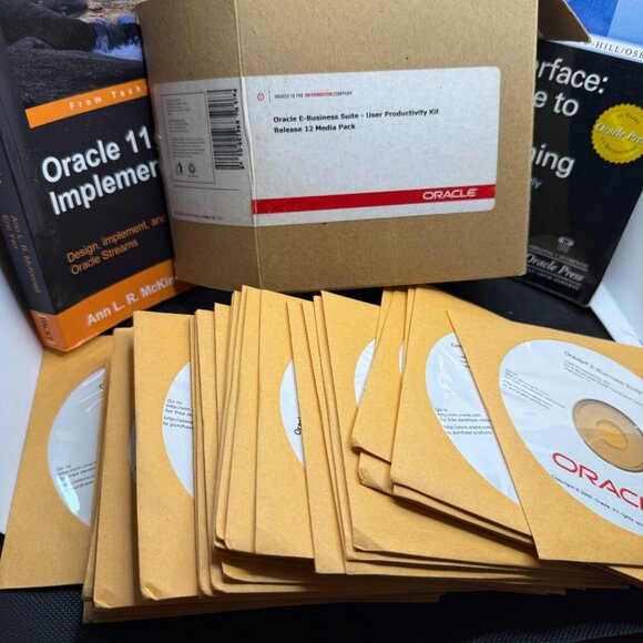 Oracle Bundle - 1 book signed by co-author - Oracle 2 books and 30 discs - Picture 3 of 9